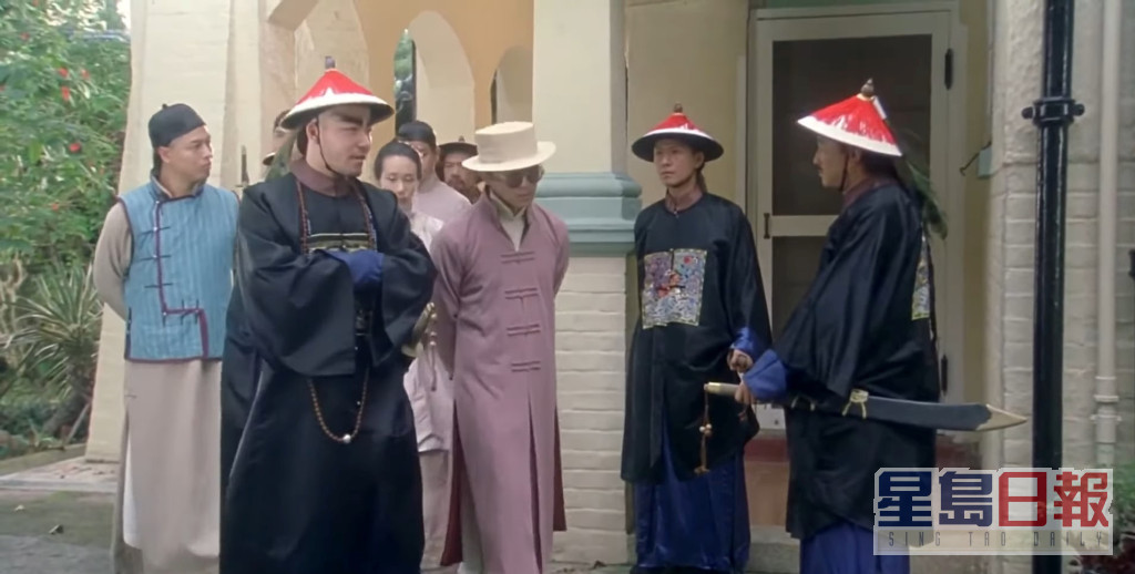 1997年，黃偉文（前左）曾拍周星馳電影《算死草》。