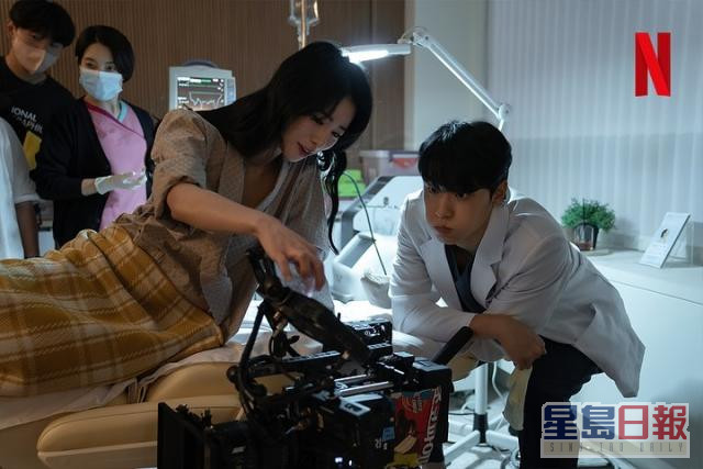 林智妍与李到晛在《黑暗荣耀》中同场戏分不多，却无碍感情发展。