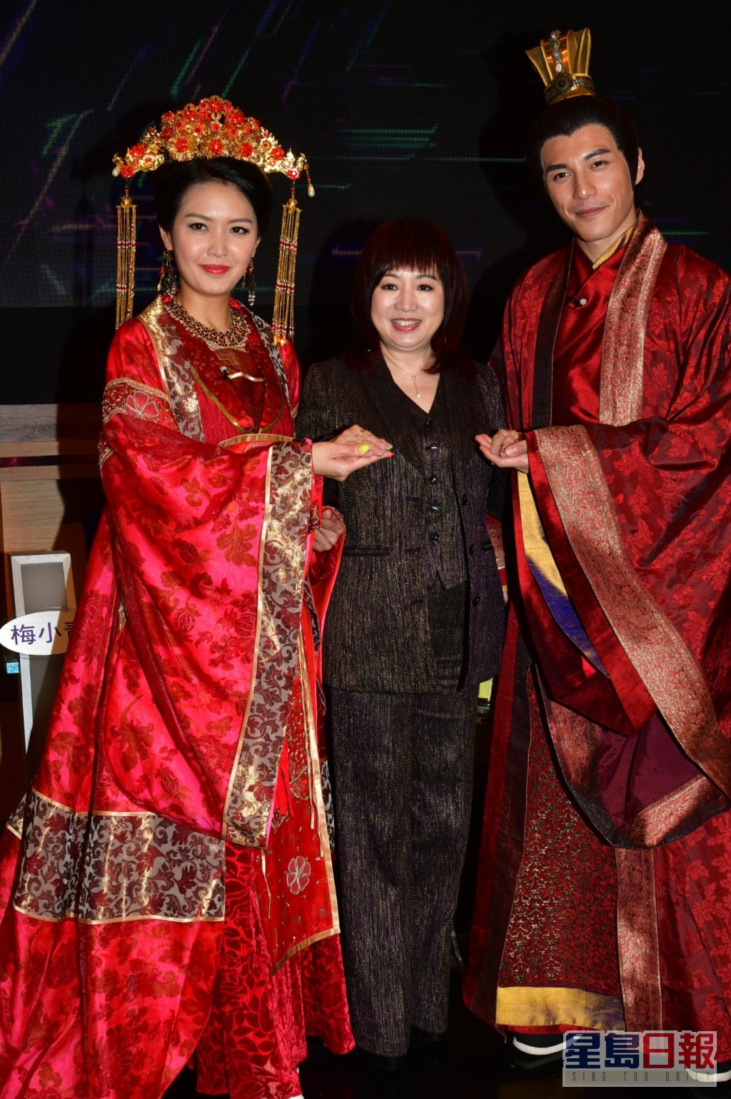 陳庭欣與黃俊豪（右）聲演佘詩曼與陳豪在《公主嫁到》中的一幕戲。