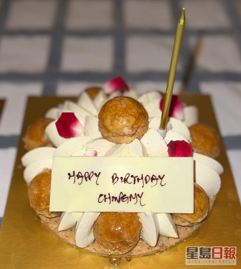 蛋糕版写住Happy Birthday Chingmy。