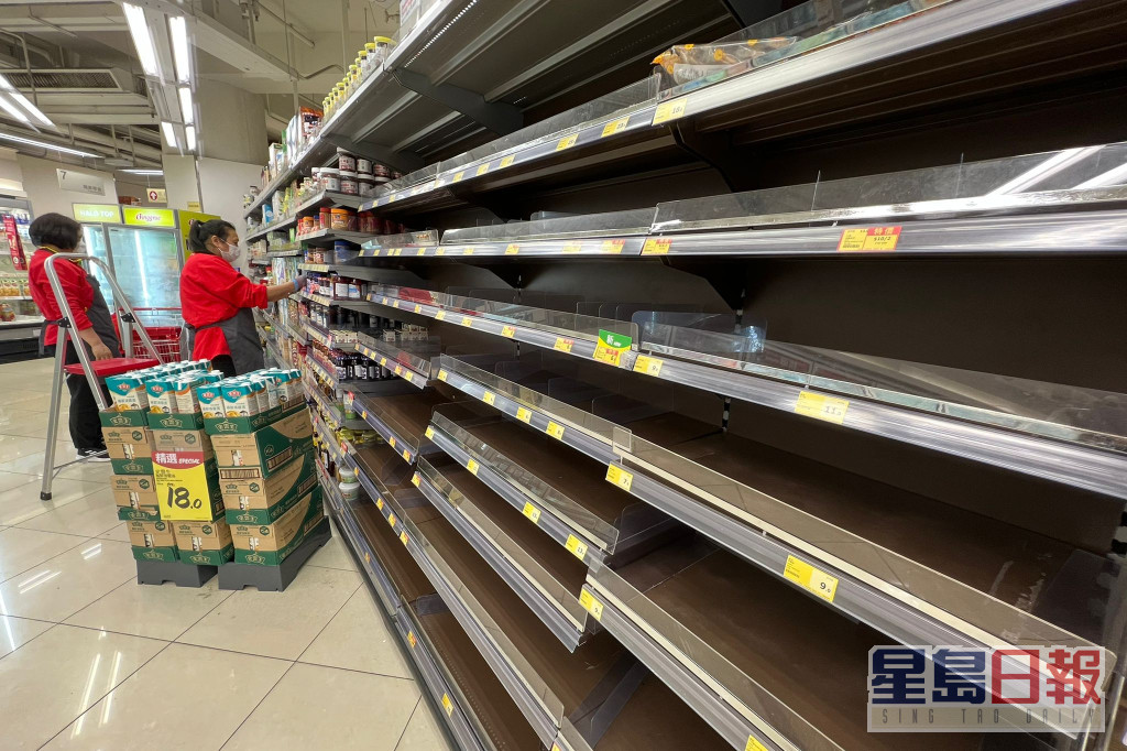 超市部分食品仍然缺货。