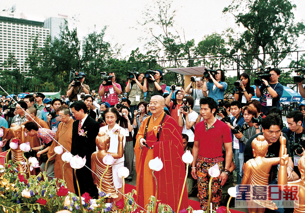 2000年香港举行「千禧佛诞庆典」，星云大师、郭富城成为主礼嘉宾。