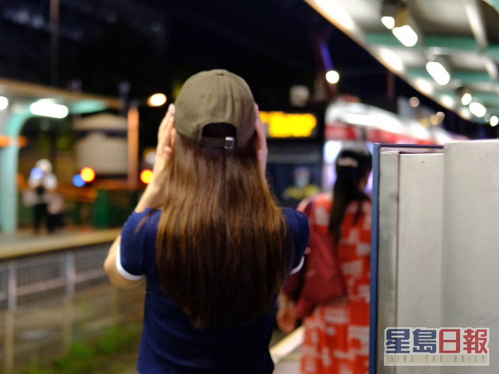 濱口愛子昨日在IG大晒第一次搭輕鐵的照片！