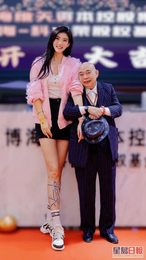 長腿女模孫昕瑤有成2米高，不時與不同港星拍抖音片互動。