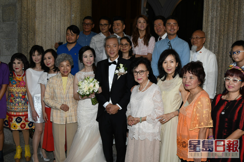 陳榮峻於2018年再婚，迎娶吳香倫。