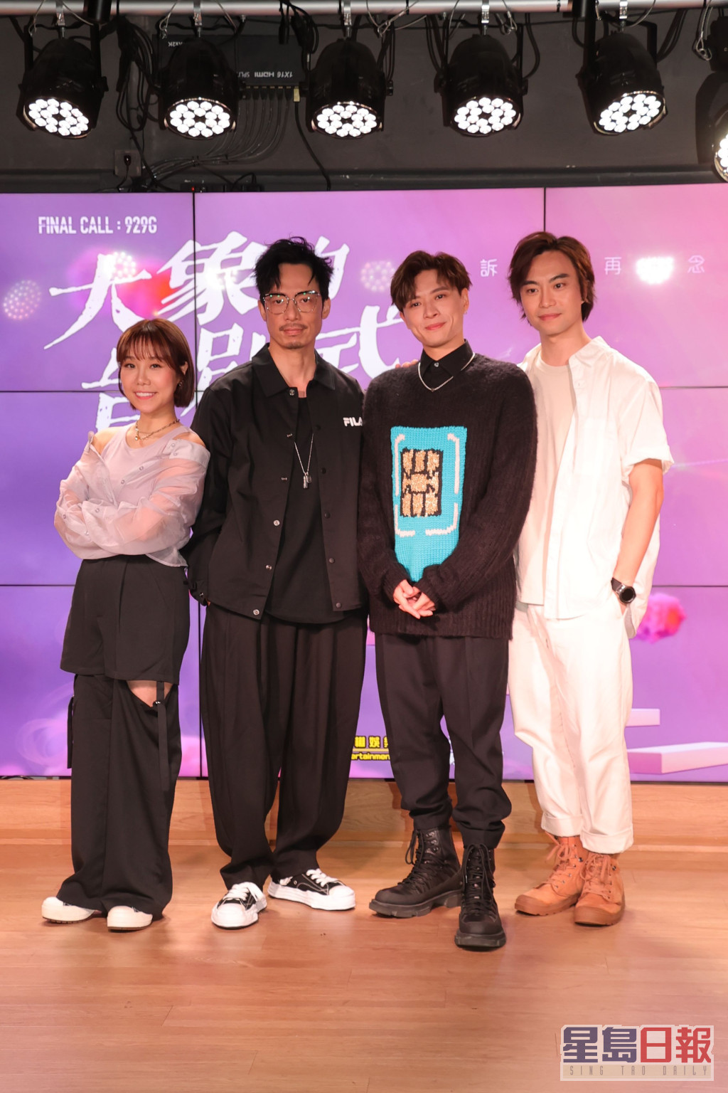 黄靖程（小龙）与MIRROR成员陈瑞辉（Frankie）、冯志佑、强尼演出的音乐剧《大象的告别式》。