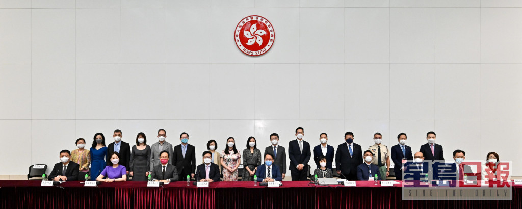 陳國基（前排左五）和其他出席委員合照。政府圖片
