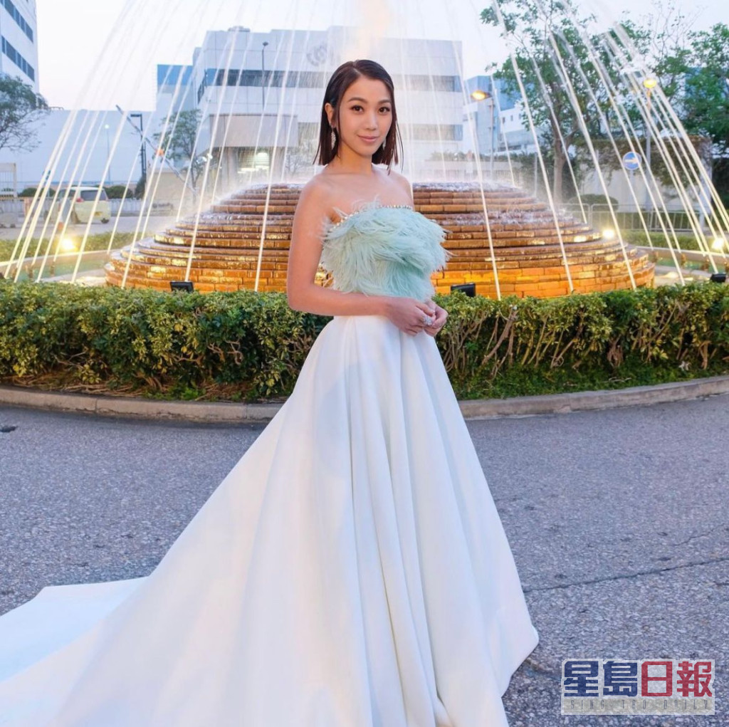 姜丽文成为人妻，跟圈外男友早前结婚。
