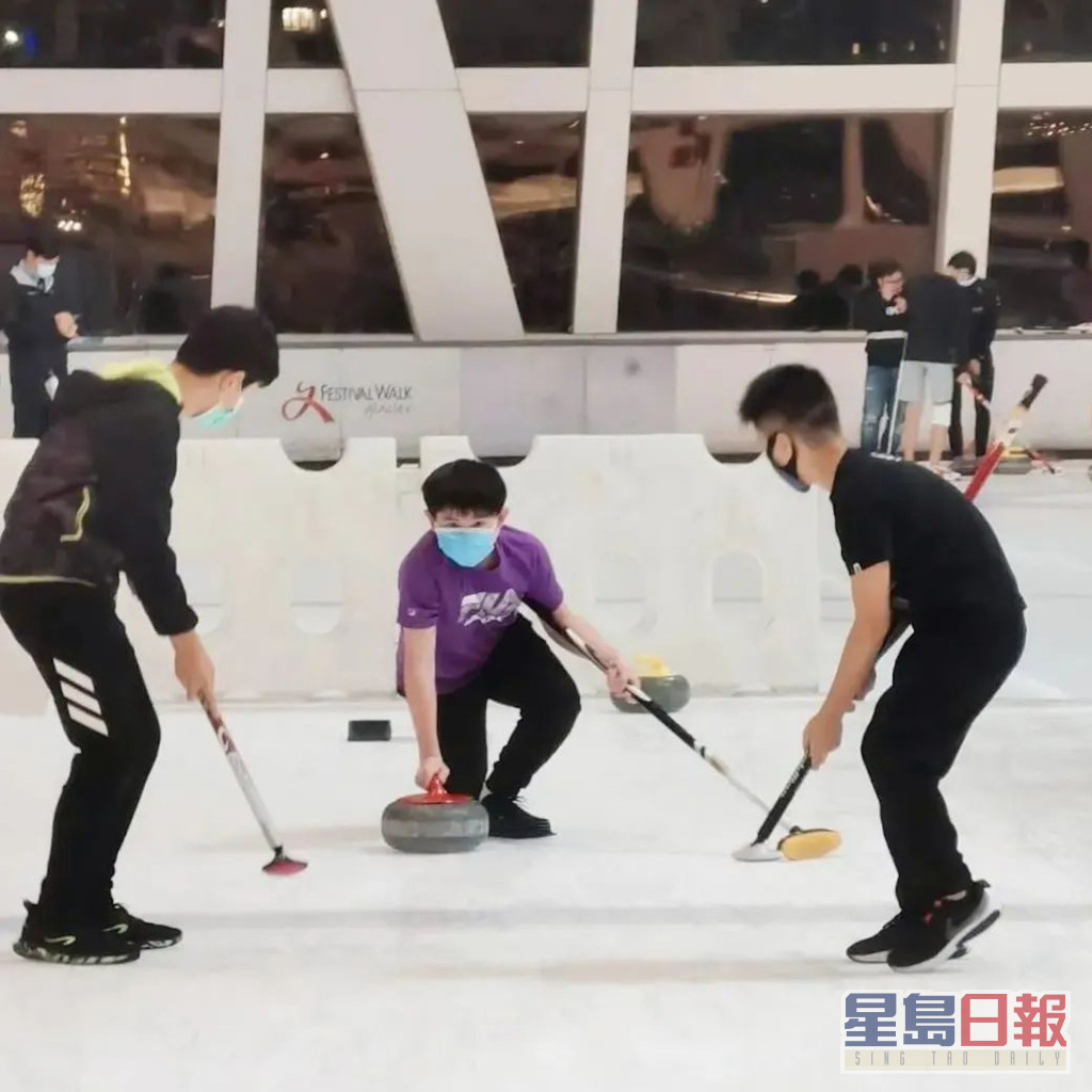 郑耀轩好有兴趣成为冰壶运动员。