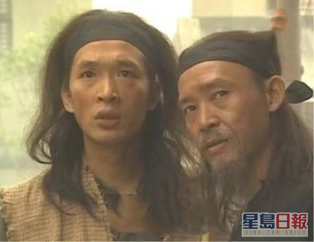 游飈（左）的家族开农场经营养白鸽及售卖新鲜乳鸽生意，但他无意接手，只喜欢演戏。