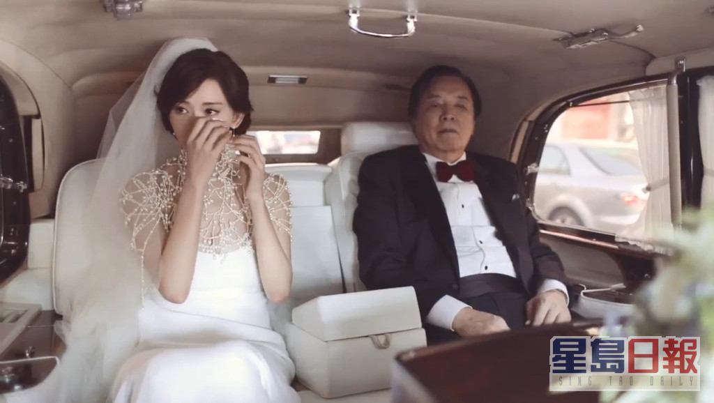 林志玲與父親坐花車到婚禮現場，已經感動到喊。