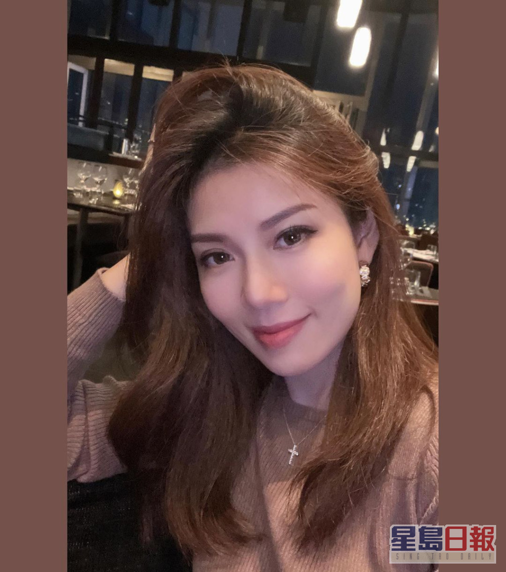 年过40的张美妮保养得宜。