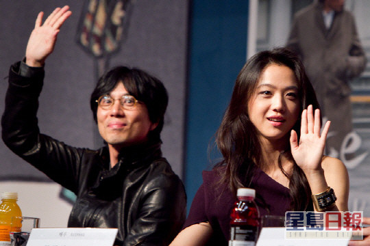2013年汤唯在韩国拍广告期间，与曾执导电影《晚秋》的韩国导演金泰勇发展成恋人。