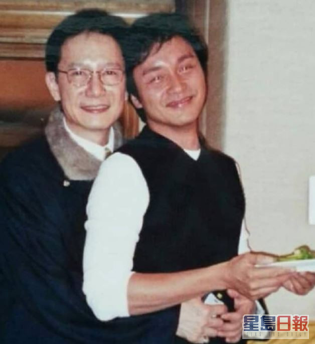 刘培基也贴出跟张国荣的合照悼念故友。