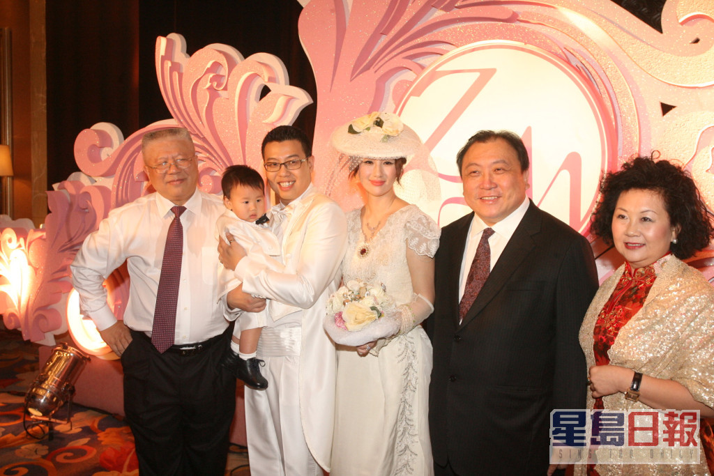 王晶（右二）當年也有出席孟瑤的婚禮。