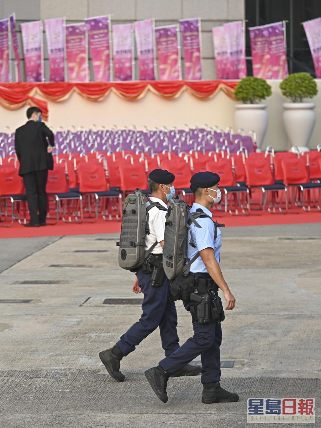 去年国庆，警方派逾8000警力在金钟、铜锣湾一带戒备。资料图片