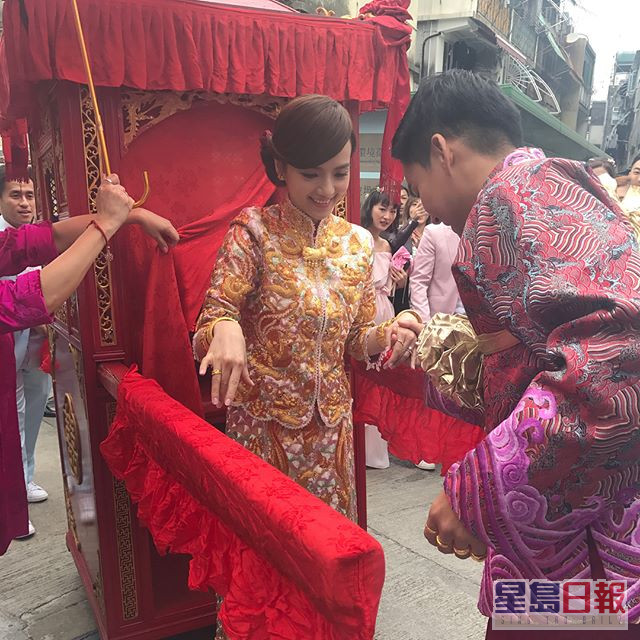 陳嘉寶2013年與長洲男友黃頌祈拍拖，對方更是她的初戀，拍拖四年後在2017年11月拉埋天窗，還特別在長洲舉行傳統儀式。