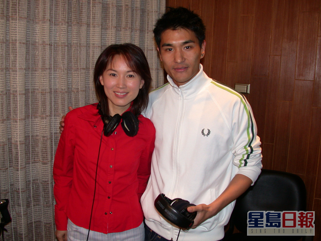 陳展鵬於TVB出身，1997年曾加入寶麗金唱片公司，但未能成功出碟做歌手。