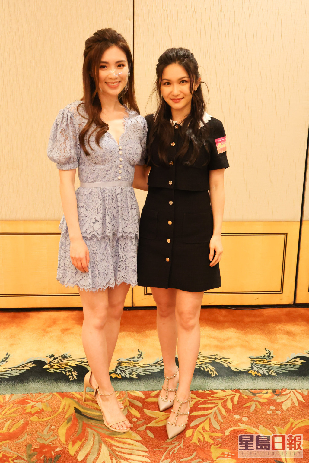 梁凯晴（左）与关枫馨是去年港姐佳丽。