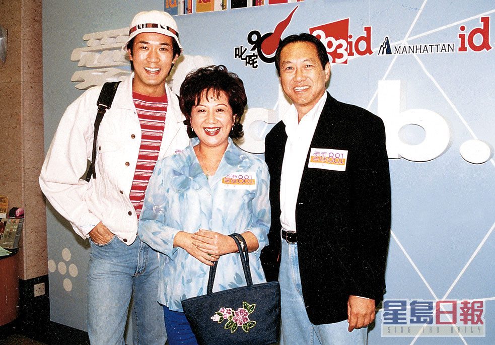好姨薛家燕(中)﹑卢庆辉(左)及于洋(右)在《真情》中饰演一家人﹐很受观众欢迎。