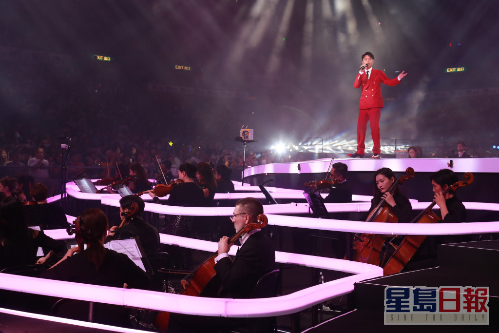 今次李克勤与香港管弦乐团一同开骚。