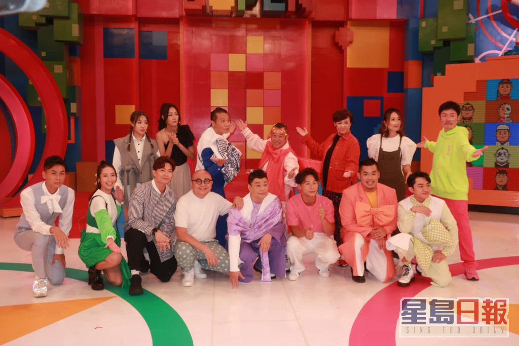 曾志偉、王祖藍、鄺文珣、林秀怡、商天娥及林盛斌等為TVB節目《開心無敵獎門人》錄影。