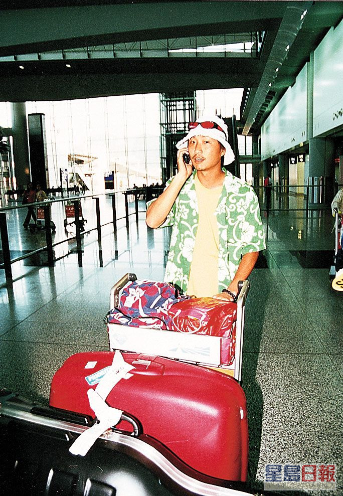 郑中基于2000年在飞机上酗酒闹事袭击空姐。