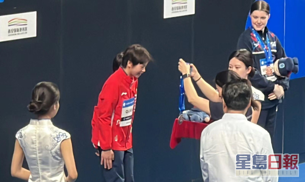 郭晶晶早前現身西安為2023年世界泳聯跳水世界盃擔任裁判。