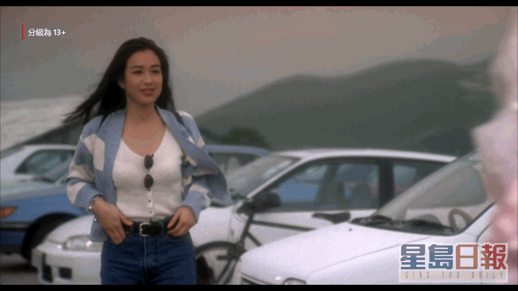鍾麗緹在90年代出道，拍過多部電影，代表作一定是周星馳的《破壞之王》，踩單車出場勁清純。