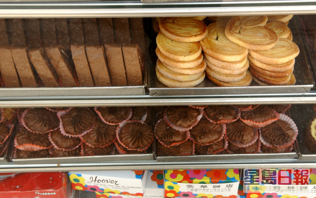 豪华饼店有多款驰名糕饼，包括发哥必吃的酥皮蛋挞、合桃蛋糕，和发嫂至爱的菠萝包及鸡尾包，此外提子包、花卷亦出名好食。资料图片