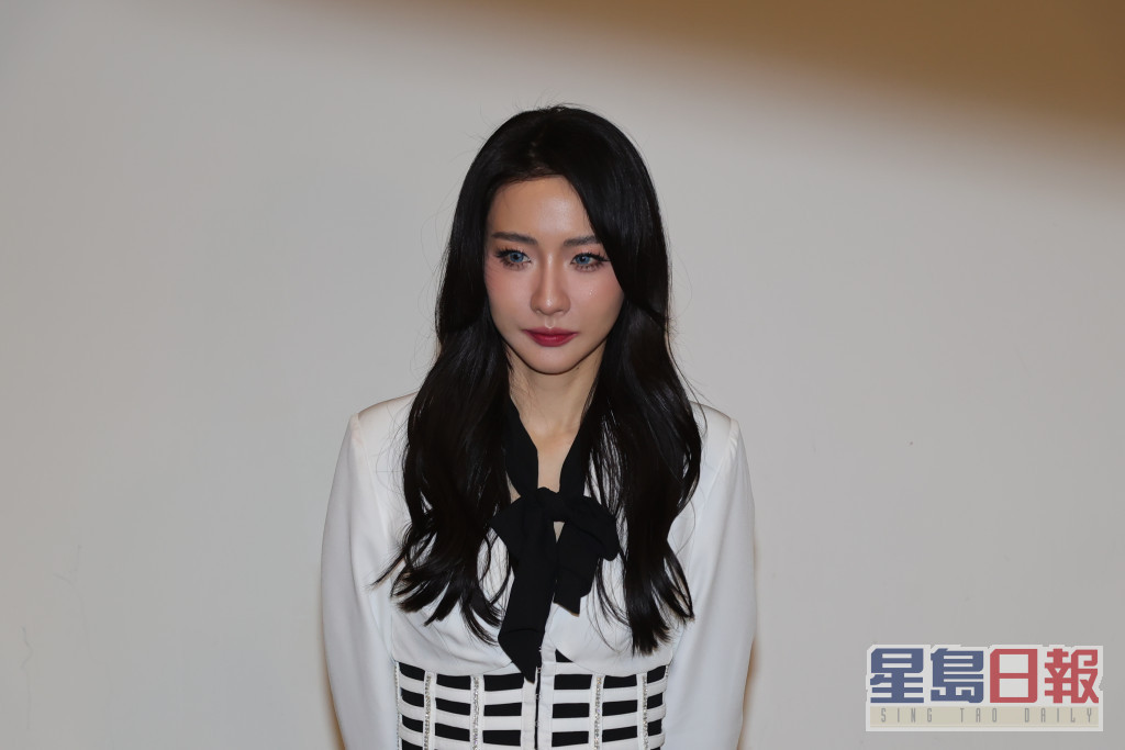 菊梓乔讲笑已相隔4年不开演唱会，担心粉丝会不要她。