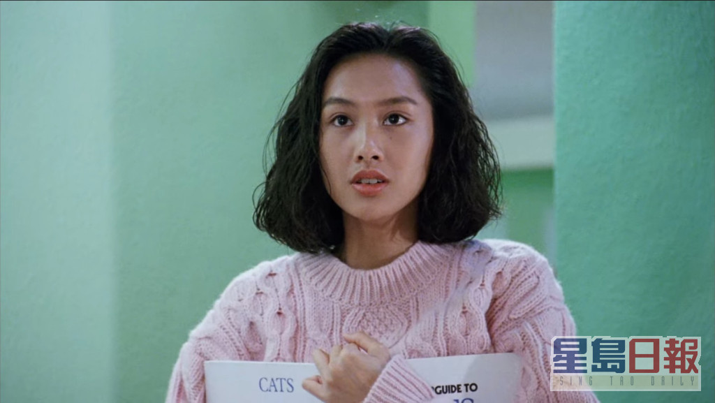 朱茵1992年主演周星驰电影《逃学威龙2》，当年她只有20岁，青春逼人。