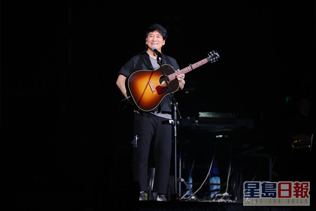 周华健去年展开巡回演唱会，先后远赴美国、新加坡、台湾等地开骚。