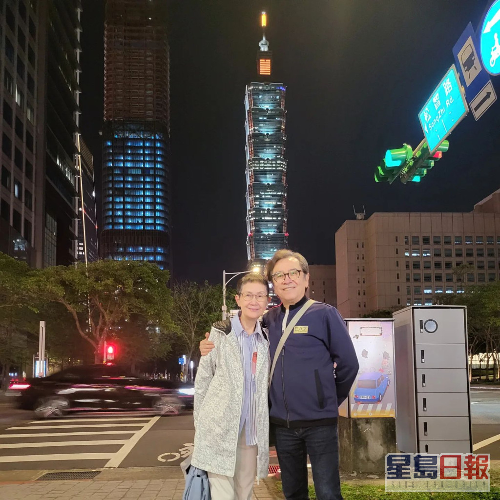 姜大卫（John哥）与太太李琳琳飞往台北旅行。