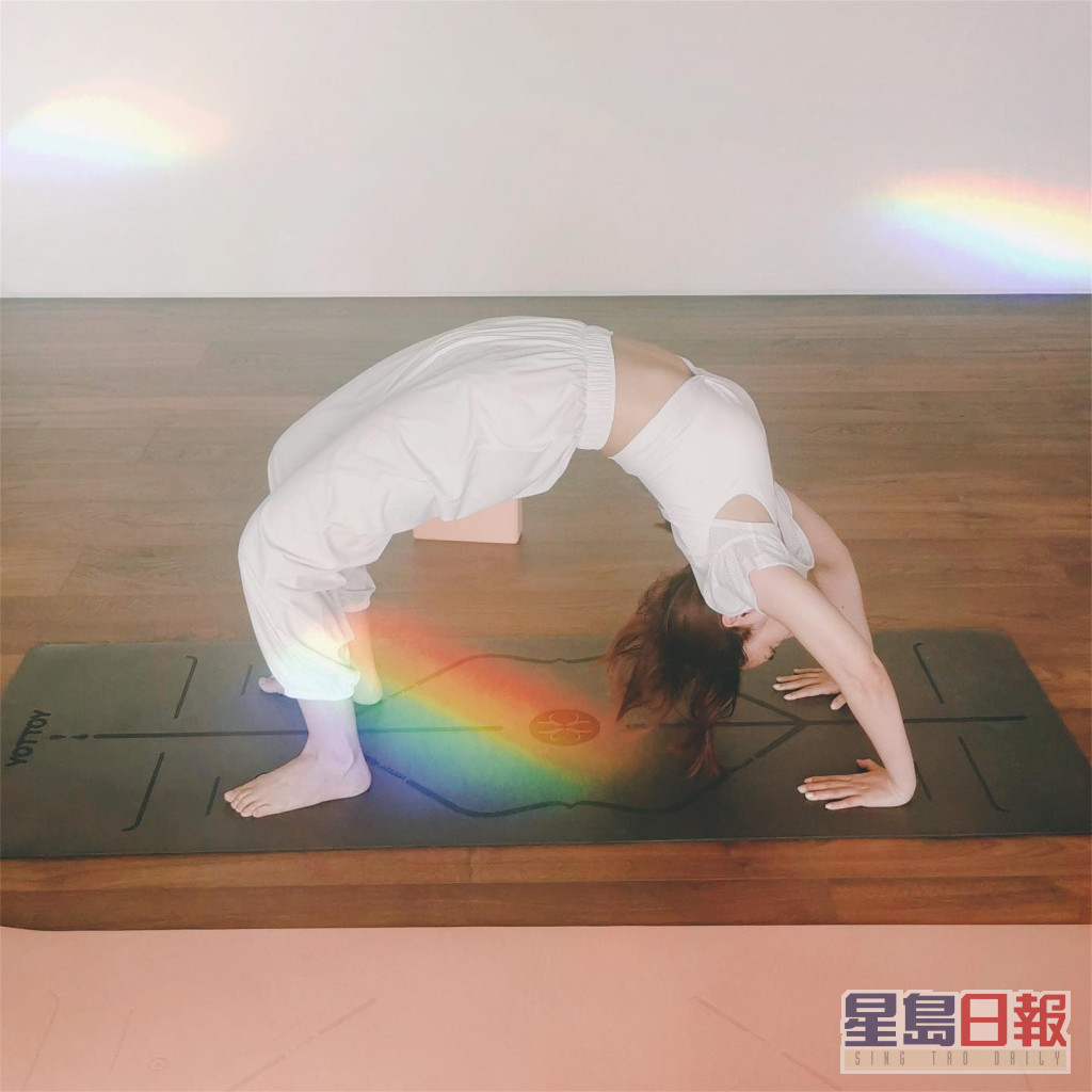 杨丞琳最近经好友陈妍希介绍，在上海搵到个瑜伽老师。