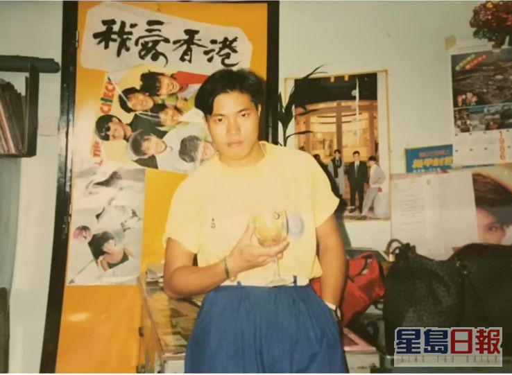 胡慧冲于1985年读中六时加入ATV，当时任职《我爱香港》撰稿员。  ​