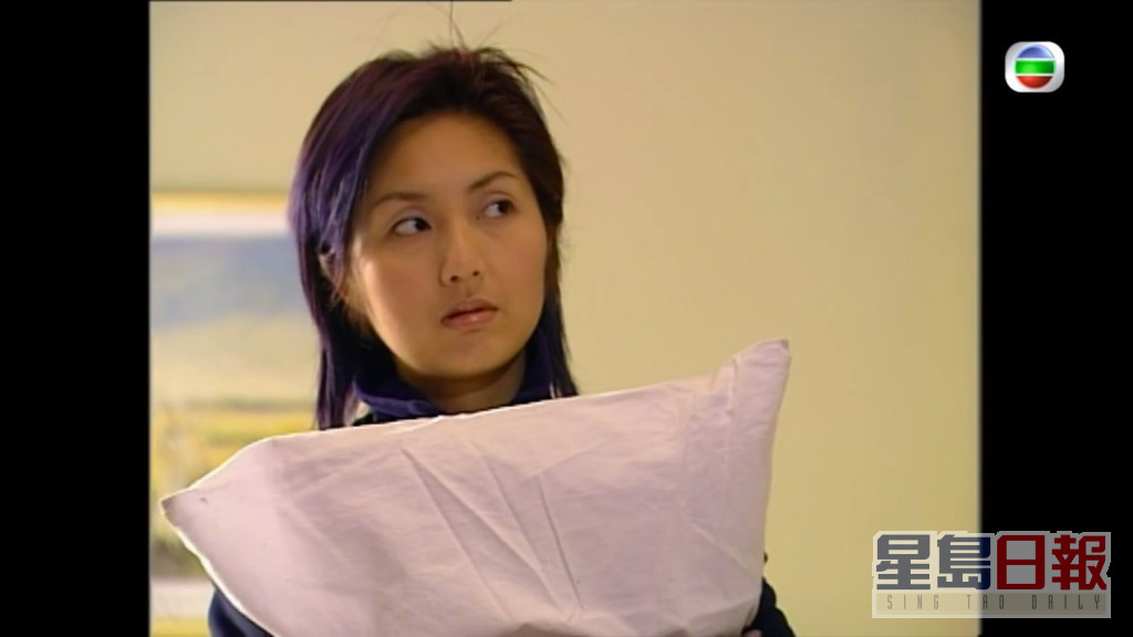 当年的杨千嬅已经是紫色头发。