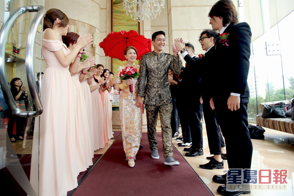 黎诺懿2012年与落选港姐李洁莹结婚，当时有指李洁莹家族拥5亿美容院王国，黎诺懿当时更被封「5亿驸马」。