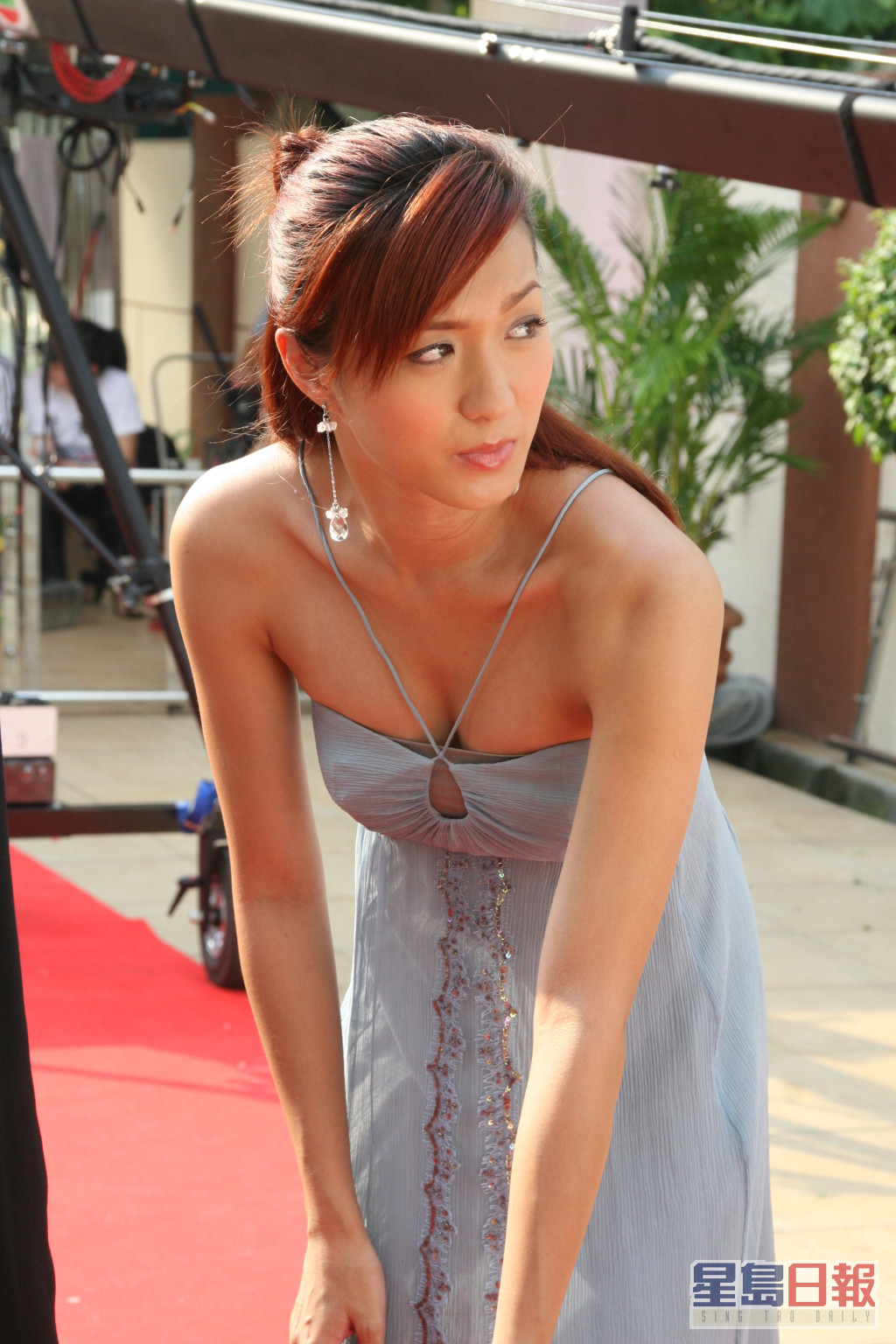 姚嘉妮曾与许志安等拍《肥田囍事》，当时更性感上阵。