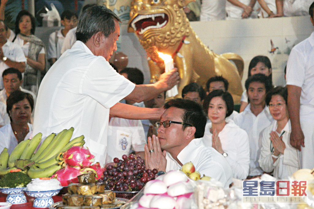 劉偉強曾被拍到拜見人稱白龍王的泰國華僑周欽南。 （東周刊圖片）