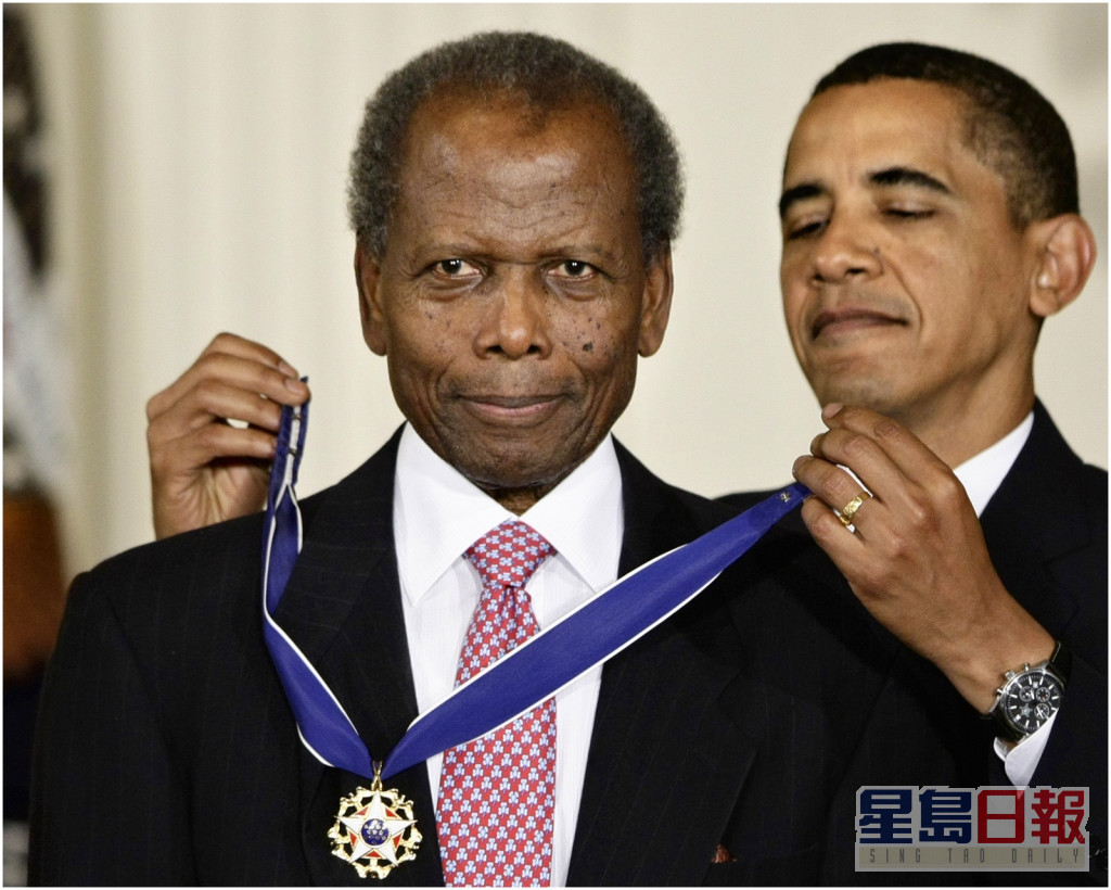 2009年獲時任美國總統奧巴馬頒發總統自由獎章。AP