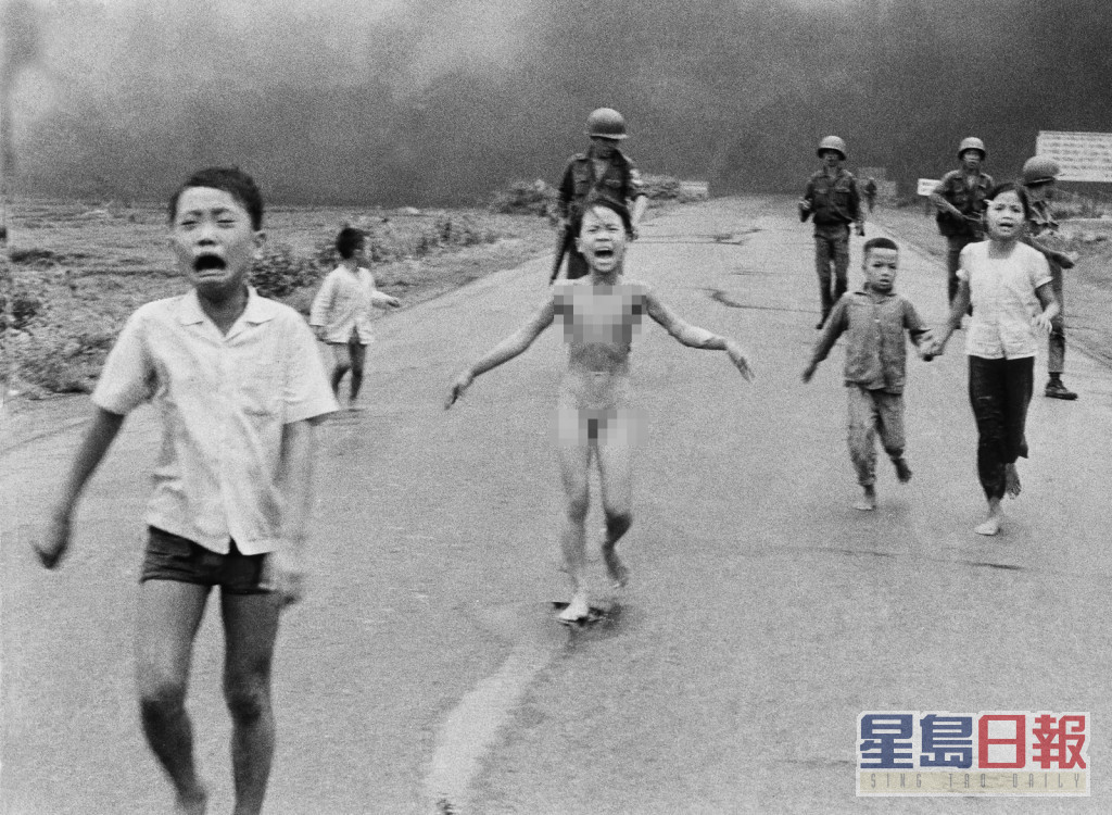 9岁越南女童遭燃烧弹严重灼伤，赤裸狂跑，成为越战恐怖象徵。AP资料图片