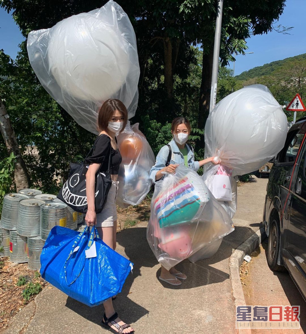 連船P的氣球也是陳自瑤和連詩雅親自搬上船。