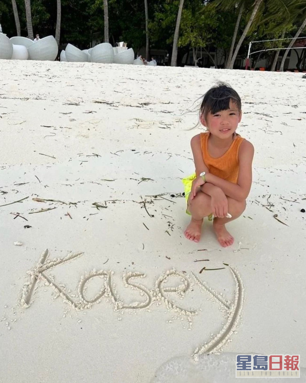 Kasey经常跟妈妈周游列国。