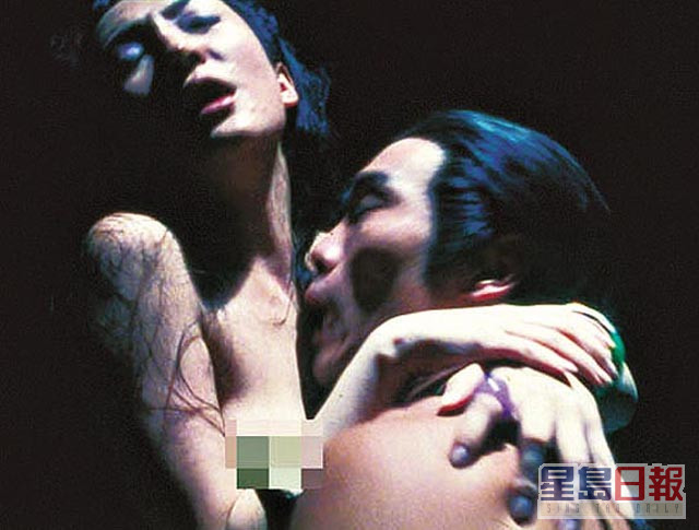 甄楚倩在《滿清十大酷刑之赤裸淩遲》中，有裸露演出。