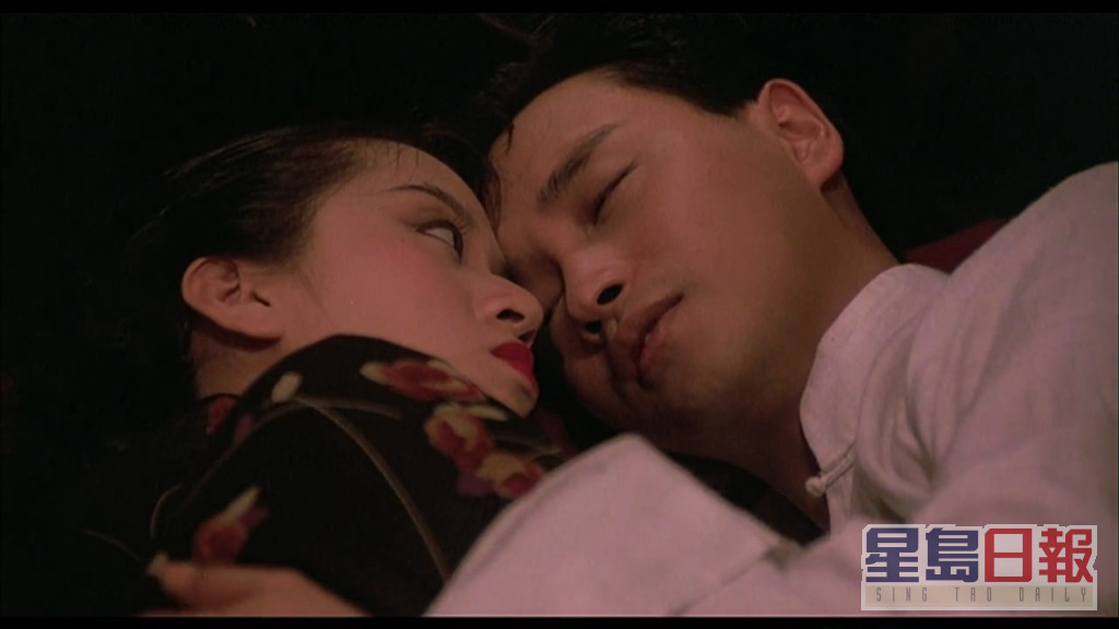 张国荣与好友梅艳芳在1988年上映的《胭脂扣》演出十二少与如花，当时《胭脂扣》开拍日期一拖再拖，原定饰演「十二少」的郑少秋因而退出剧组。