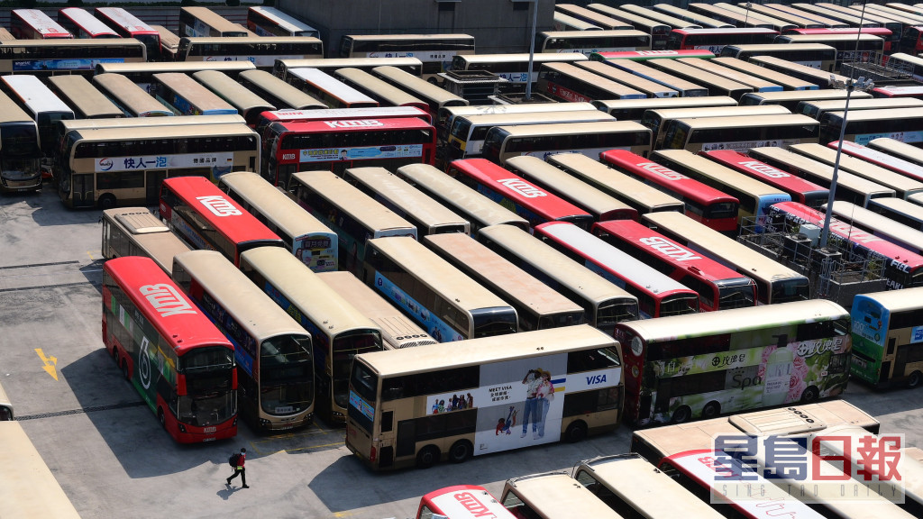 巴士車長批評企圖阻撓巴士離開行為，十分自私及危險。資料圖片