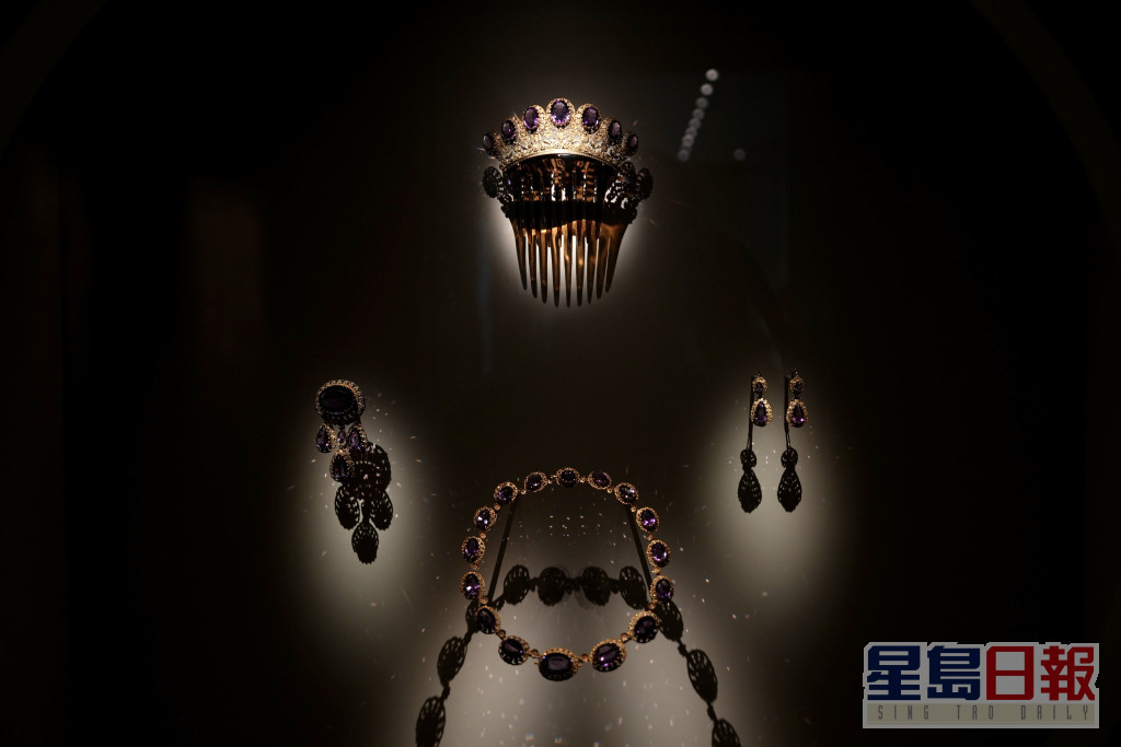 展覽展出約300件由19世紀流傳至今的卡地亞珠寶。蘇正謙攝
