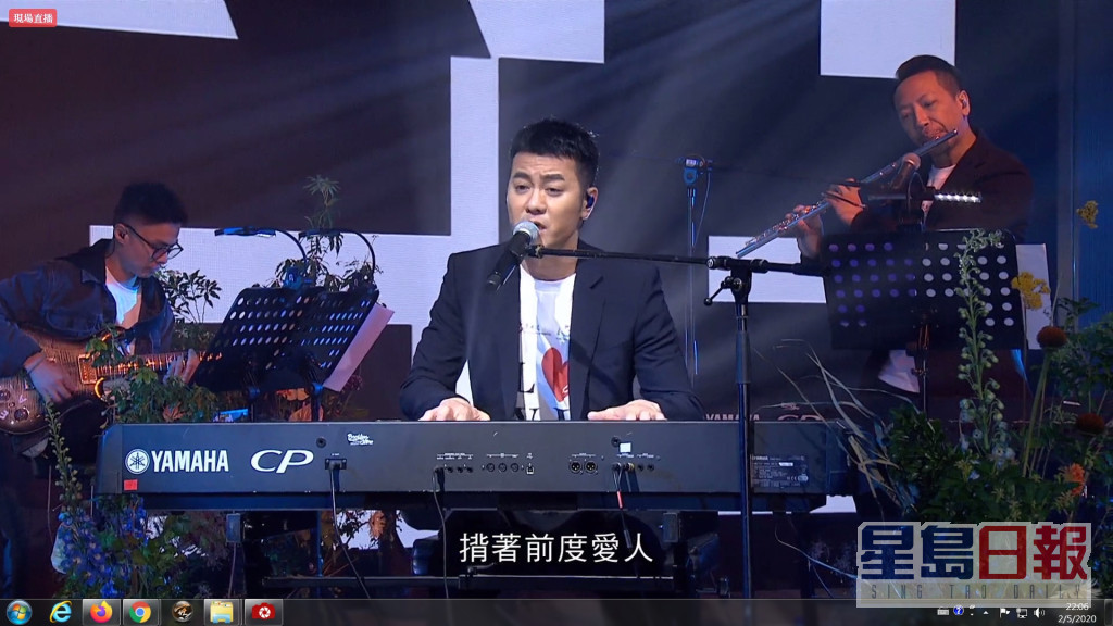 梁汉文参加第8届新秀歌唱大赛入行。