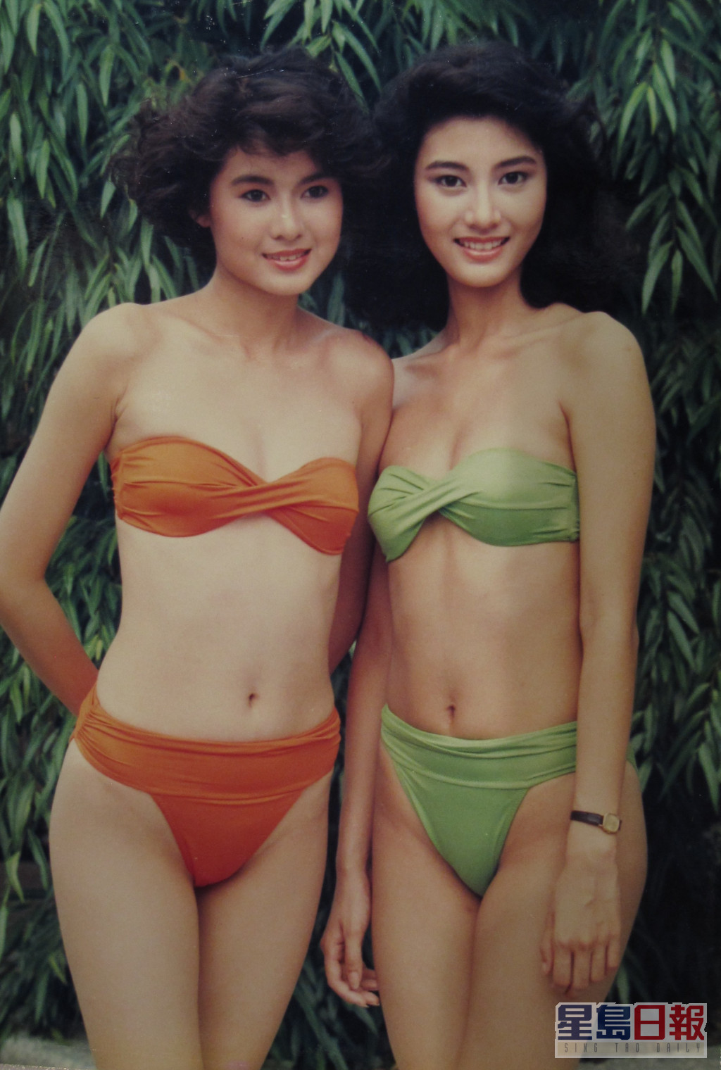 陳淑蘭（左）曾在節目分享與李嘉欣昔日參選港姐時的三點式泳照。